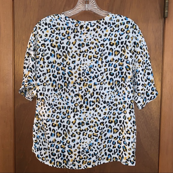 Women’s S CHARMING CHARLIE Multicolored Cheetah Print S/S Twist Career Shirt NEW - Picture 7 of 10